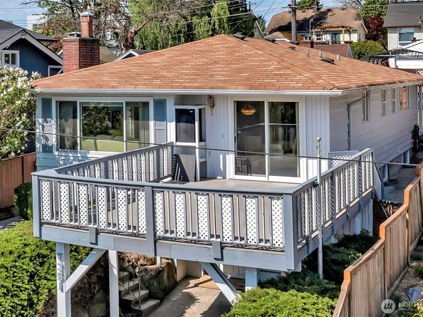 7351 32nd Avenue SW, Seattle WA 98126