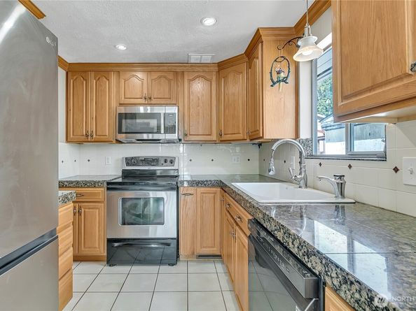 7351 32nd Avenue SW, Seattle WA 98126