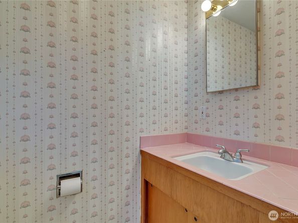 7351 32nd Avenue SW, Seattle WA 98126