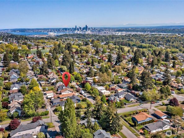 7351 32nd Avenue SW, Seattle WA 98126