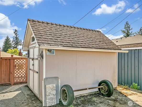 7351 32nd Avenue SW, Seattle WA 98126