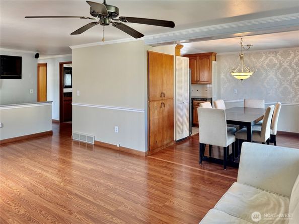 7351 32nd Avenue SW, Seattle WA 98126