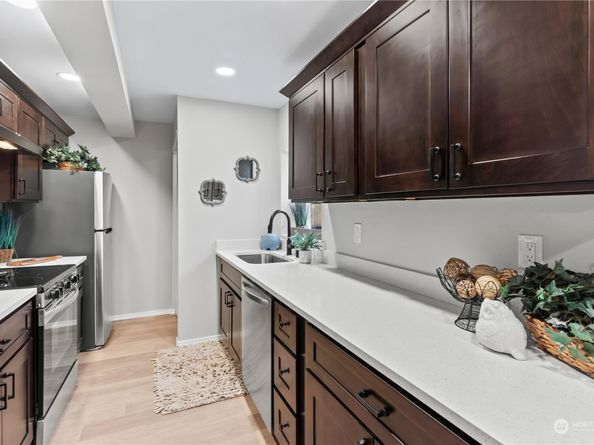 6968 24th Avenue SW, Seattle WA 98106