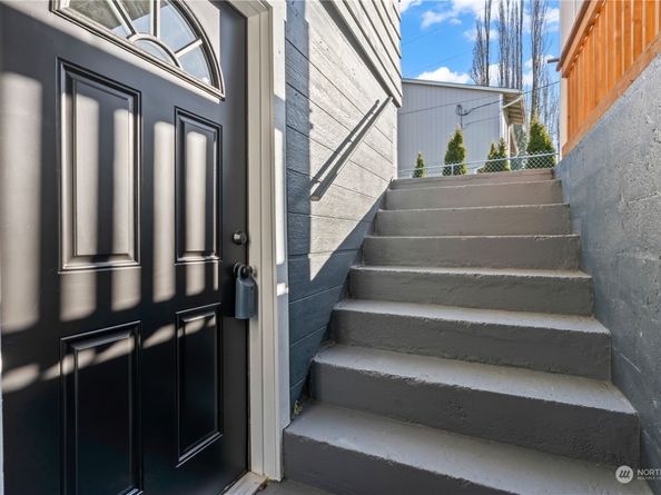 6968 24th Avenue SW, Seattle WA 98106