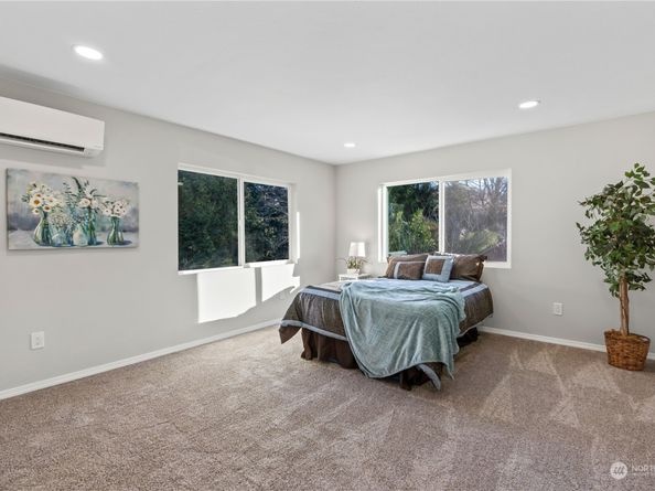 6968 24th Avenue SW, Seattle WA 98106