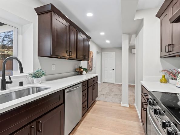 6968 24th Avenue SW, Seattle WA 98106