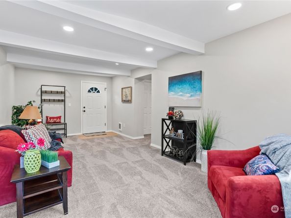 6968 24th Avenue SW, Seattle WA 98106
