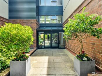 275 W Roy Street