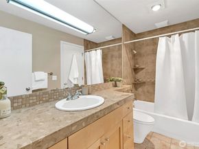 275 W Roy Street 319, Seattle WA 98119