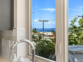 2808 14th Avenue W B, Seattle WA 98119