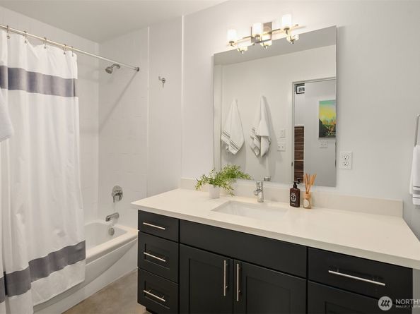 2808 14th Avenue W B, Seattle WA 98119
