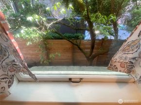 4725 15th Avenue NE 14, Seattle WA 98105