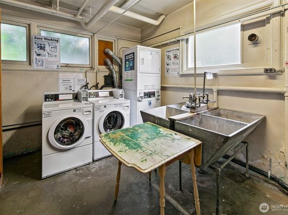 1902 Bigelow Avenue N 301, Seattle WA 98109