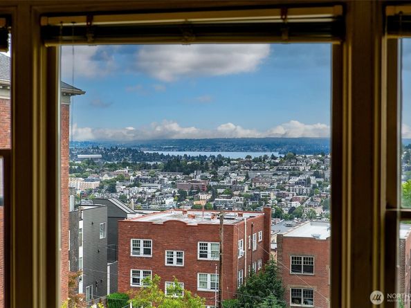 1902 Bigelow Avenue N 301, Seattle WA 98109
