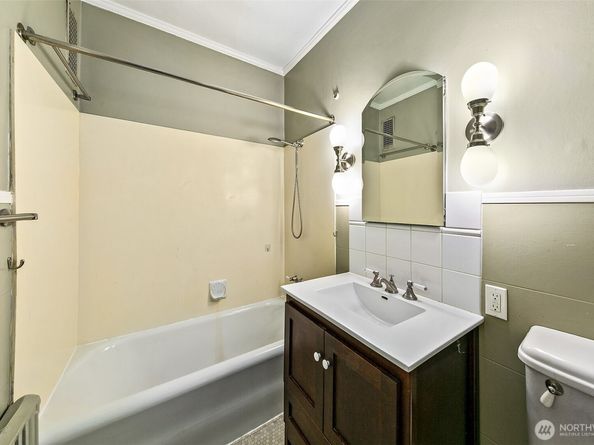 1902 Bigelow Avenue N 301, Seattle WA 98109
