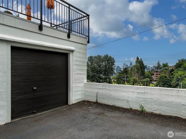 1902 Bigelow Avenue N 301, Seattle WA 98109