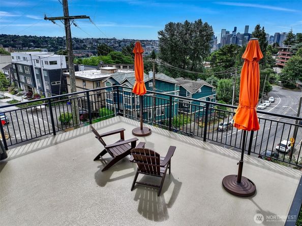 1902 Bigelow Avenue N 301, Seattle WA 98109