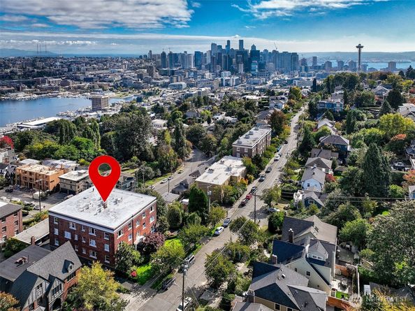 1902 Bigelow Avenue N 301, Seattle WA 98109
