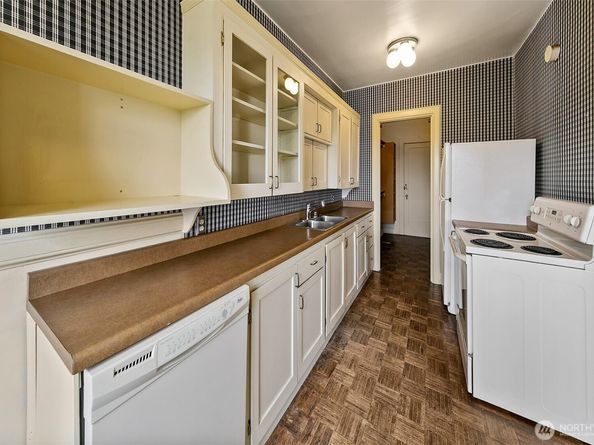 1902 Bigelow Avenue N 301, Seattle WA 98109