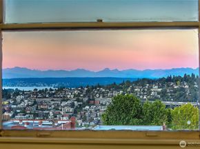 1902 Bigelow Avenue N 301, Seattle WA 98109