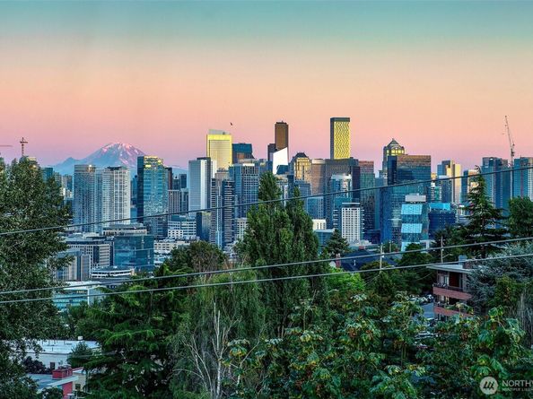 1902 Bigelow Avenue N 301, Seattle WA 98109