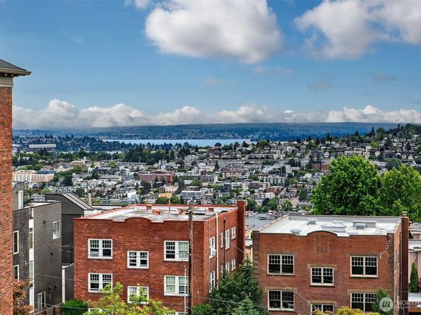 1902 Bigelow Avenue N 301, Seattle WA 98109