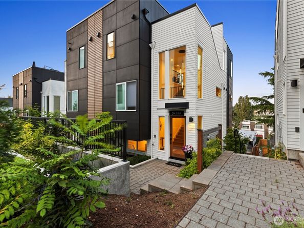 3418 A 23rd Avenue W, Seattle WA 98199
