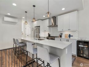 3418 A 23rd Avenue W, Seattle WA 98199