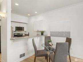 122 S State Street 207 E, Kirkland WA 98033