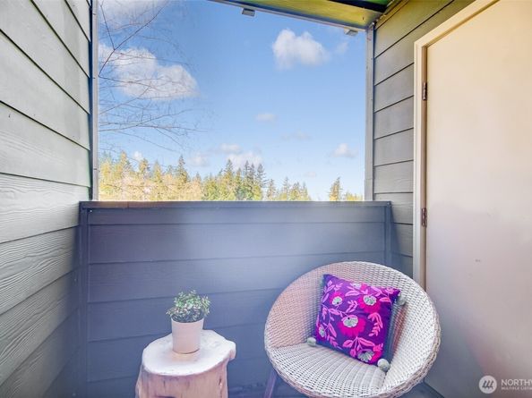 1957 23rd Place NE 203, Issaquah WA 98029