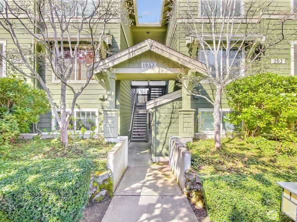1957 23rd Place NE 203, Issaquah WA 98029