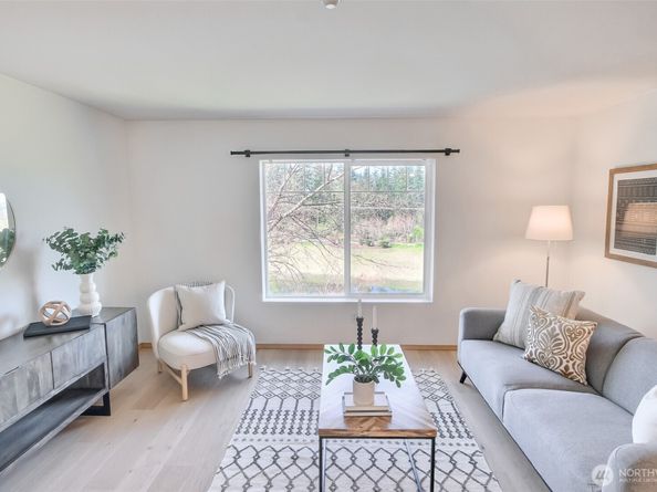 1957 23rd Place NE 203, Issaquah WA 98029