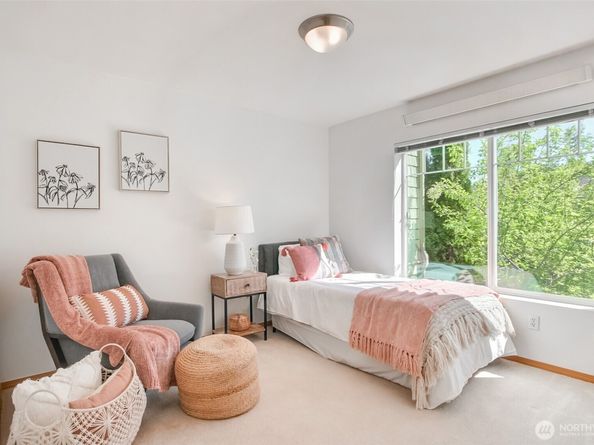 1957 23rd Place NE 203, Issaquah WA 98029