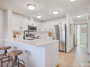 1957 23rd Place NE 203, Issaquah WA 98029