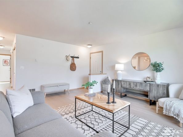 1957 23rd Place NE 203, Issaquah WA 98029