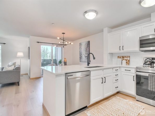 1957 23rd Place NE 203, Issaquah WA 98029