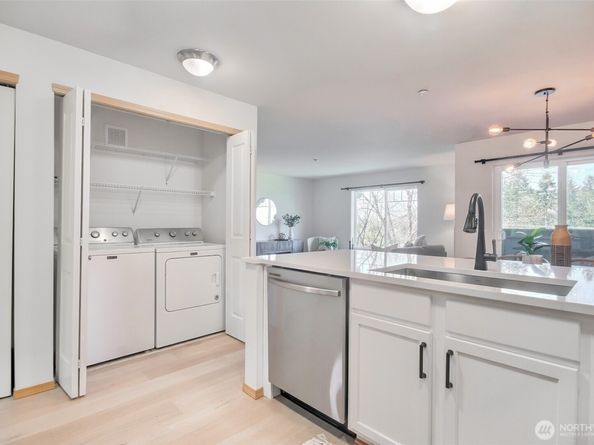1957 23rd Place NE 203, Issaquah WA 98029