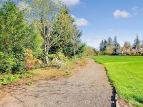 1957 23rd Place NE 203, Issaquah WA 98029
