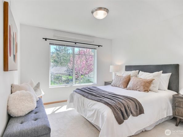 1957 23rd Place NE 203, Issaquah WA 98029