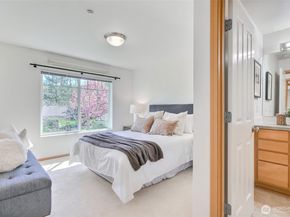 1957 23rd Place NE 203, Issaquah WA 98029