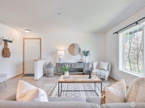 1957 23rd Place NE 203, Issaquah WA 98029