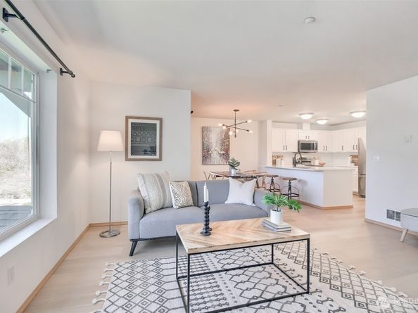 1957 23rd Place NE 203, Issaquah WA 98029