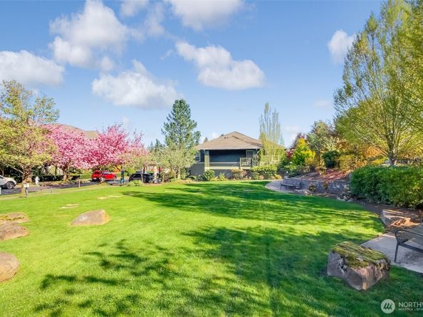 1957 23rd Place NE 203, Issaquah WA 98029