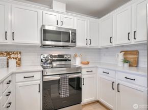 1957 23rd Place NE 203, Issaquah WA 98029