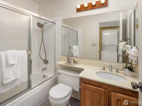 9710 5th Avenue NE 503, Seattle WA 98115