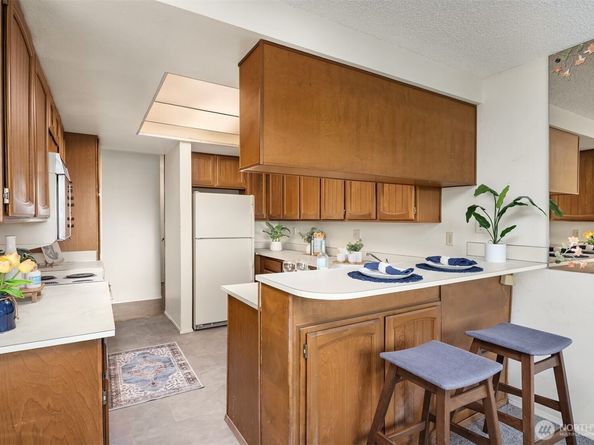 9710 5th Avenue NE 503, Seattle WA 98115
