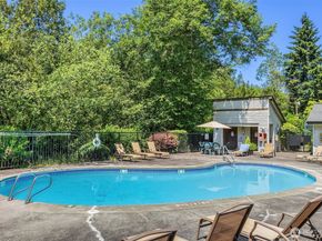 15600 116th Avenue NE E4, Bothell WA 98011
