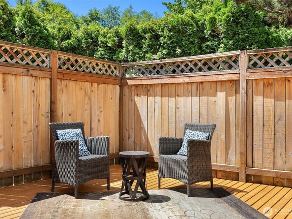 15600 116th Avenue NE E4, Bothell WA 98011