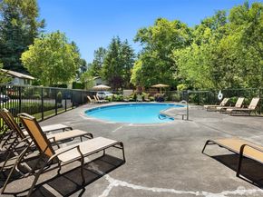 15600 116th Avenue NE E4, Bothell WA 98011