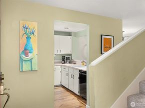 15600 116th Avenue NE E4, Bothell WA 98011
